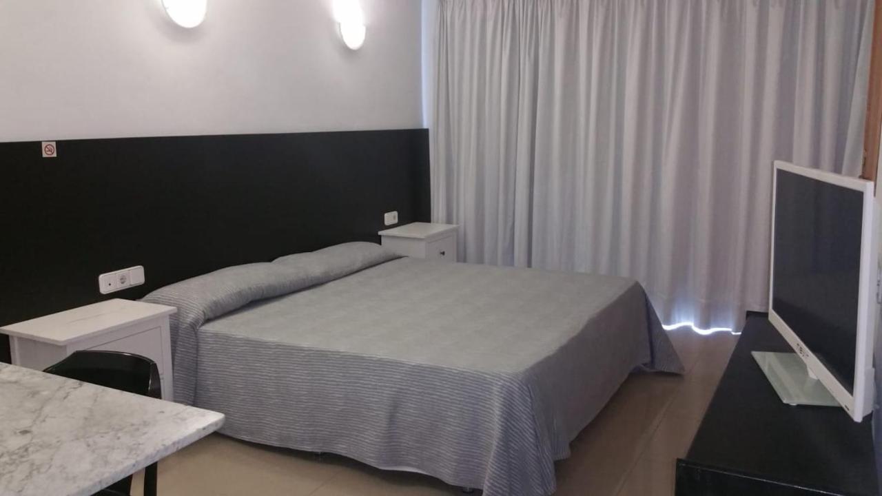 Es Grop Apartments Портинакс Екстериор снимка